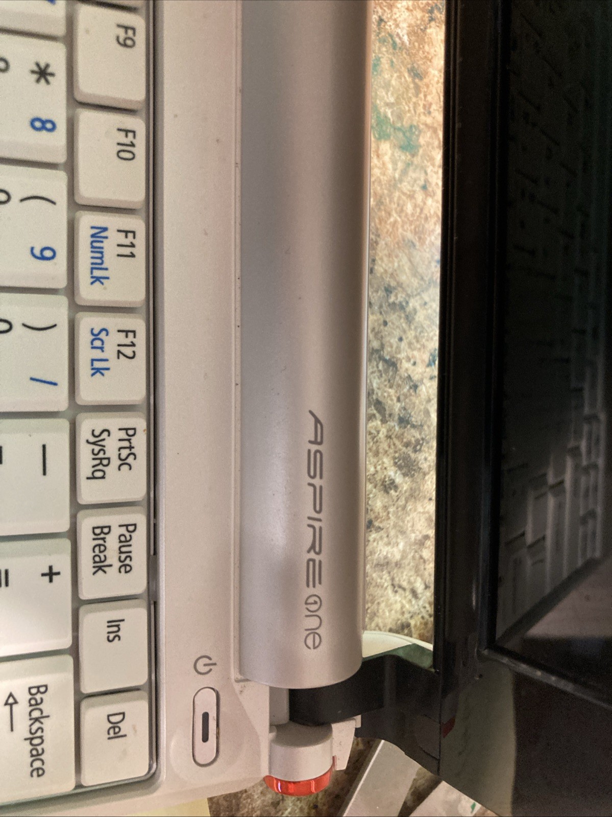 Acer Aspire One Series ZG5 Intel Atom 1.60GHz Netbook Laptop PARTS NO CORD Untsd