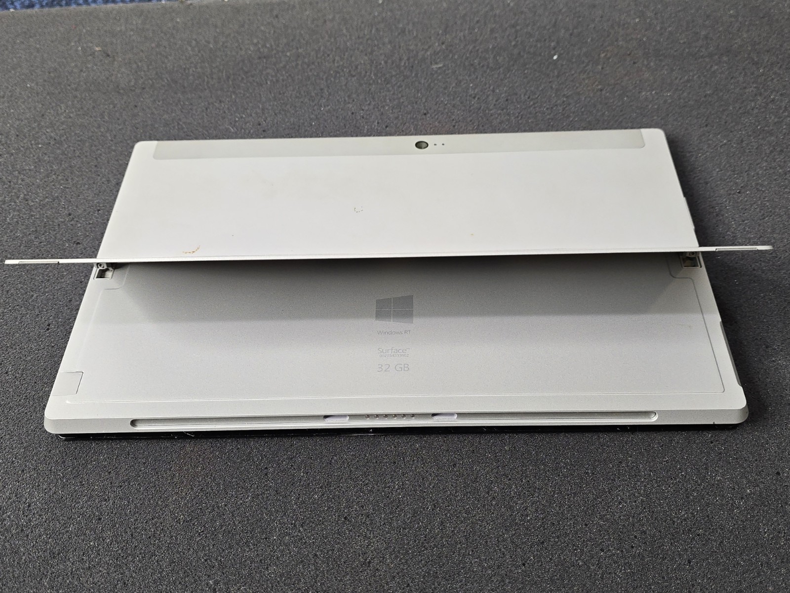 Windows RT Surface Computer Tablet 32GB | For Parts / Repair | Read