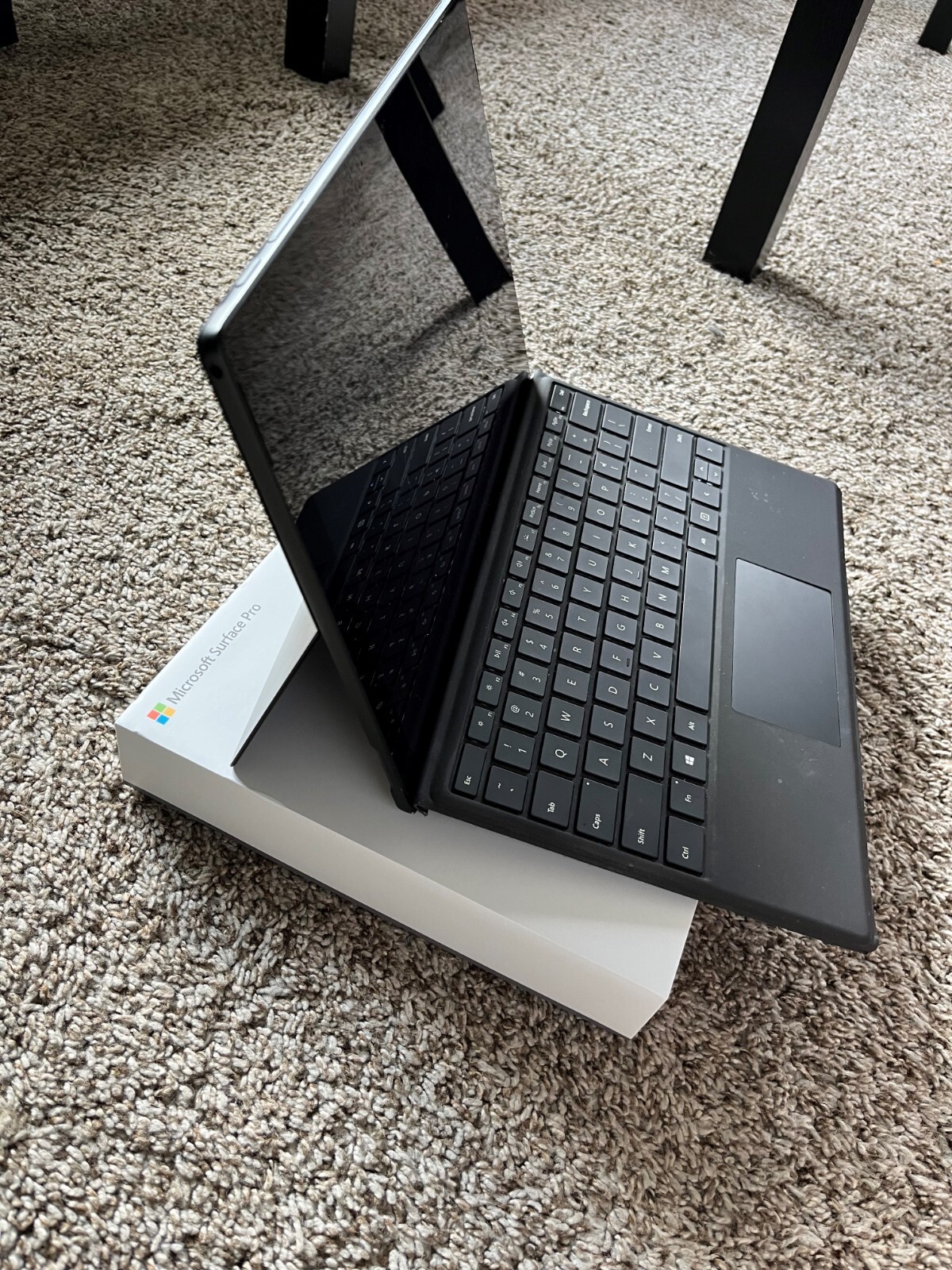 Microsoft Surface Pro 7 Intel i5 1135G7 2.4 GHz256gb SSD 8gb RAM Model 1961 4G