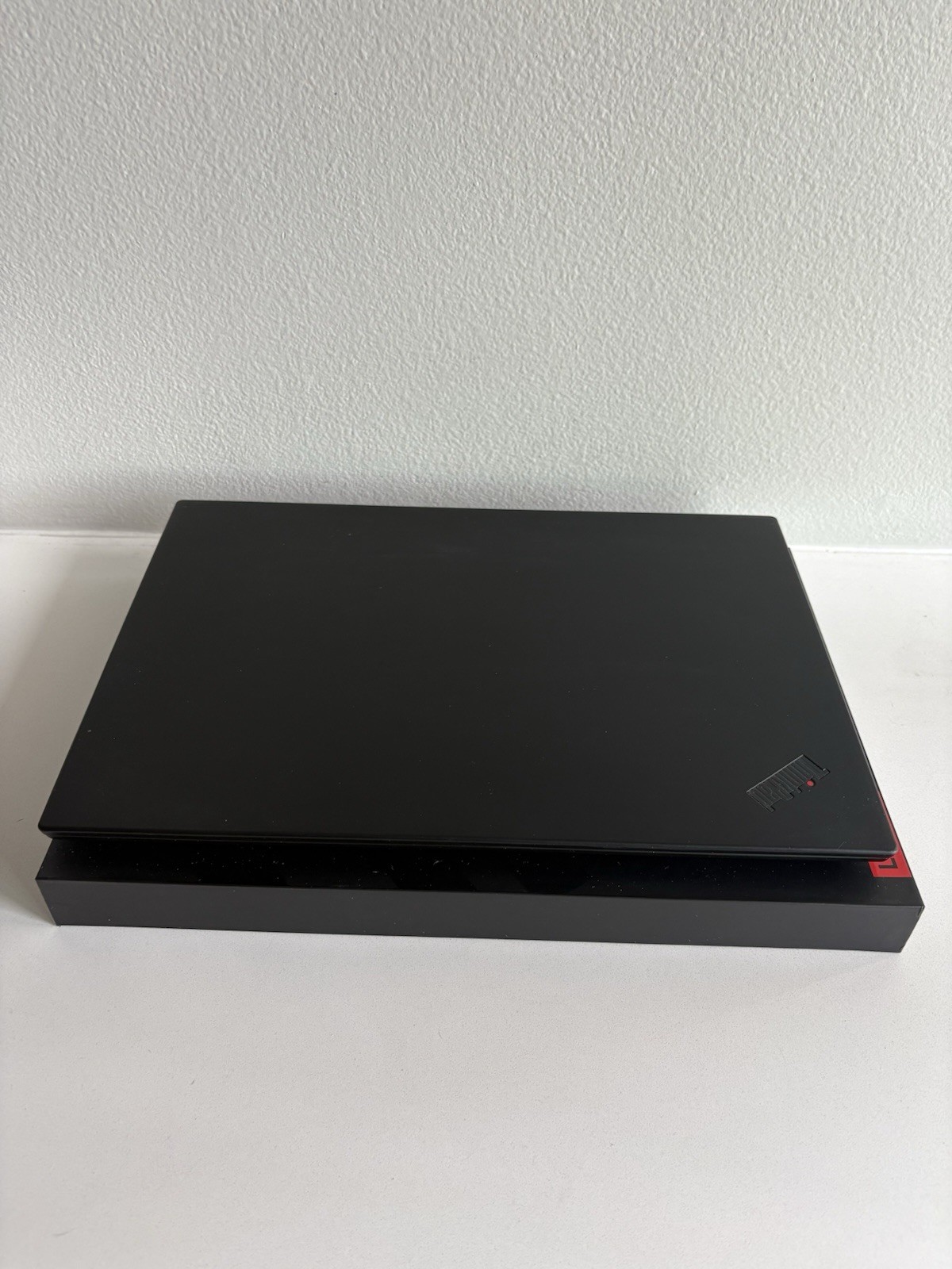 Lenovo ThinkPad P1 Gen 2 15.6″ Intel Core i7-9850H 2.60 GHz 32GB RAM 512GB Black