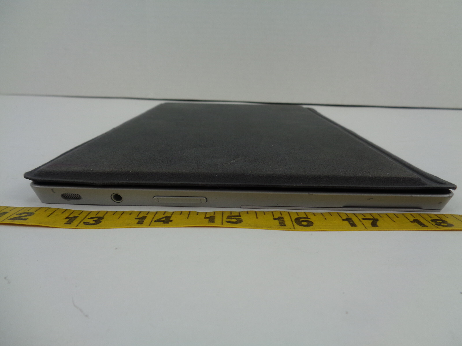 Microsoft Surface RT Tablet with Keyboard & Charger 64GB 2 GB RAM Touchscreen B