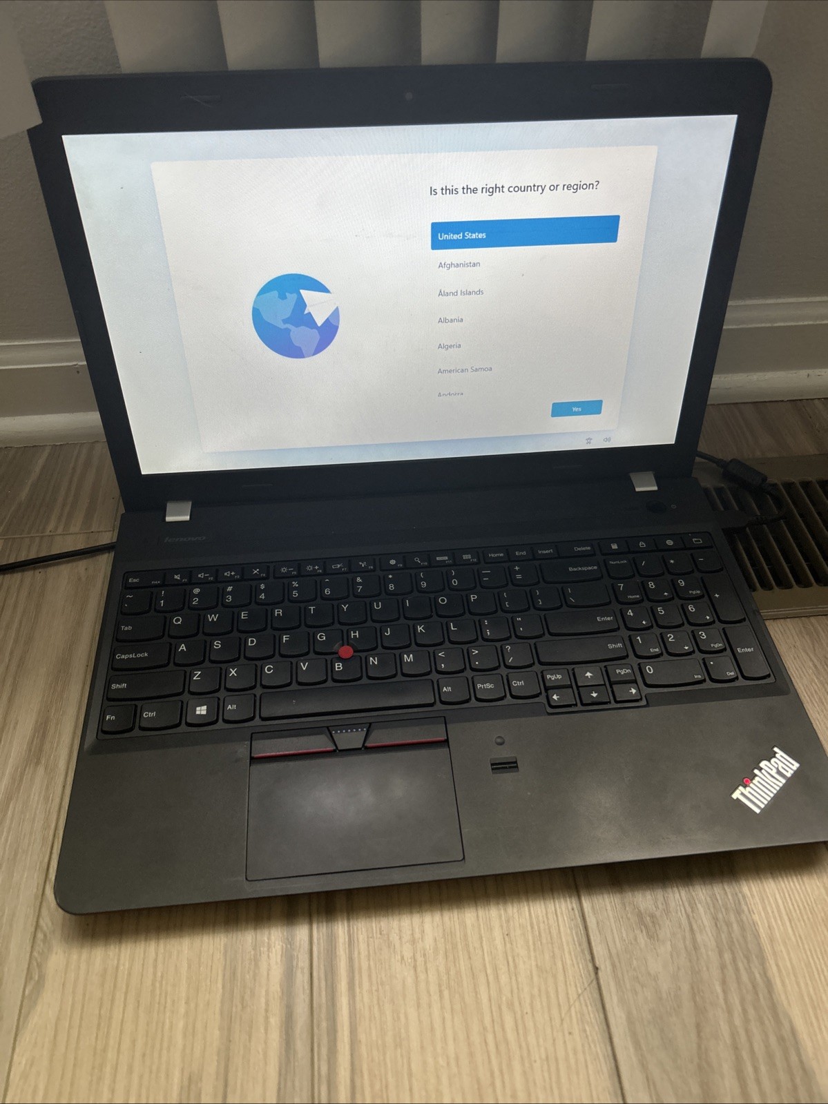 Lenovo ThinkPad E550 Laptop 8GB 500GB No Battery Or Charger. Tiny 11 READ