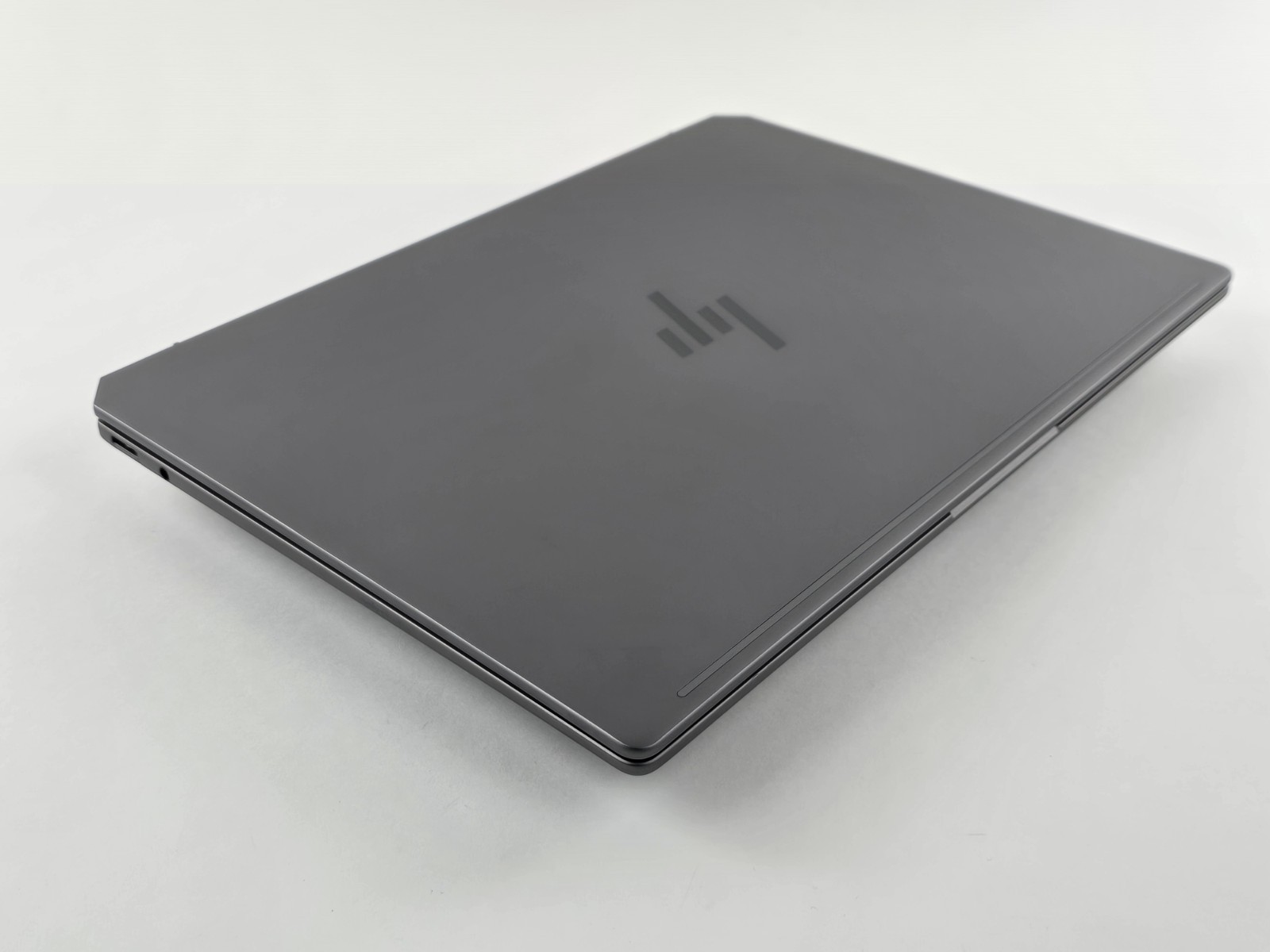 HP OmniBook Ultra 14″ 2.2K Touch, AMD Ryzen AI 9 365, 32GB RAM, 1TB SSD – Good