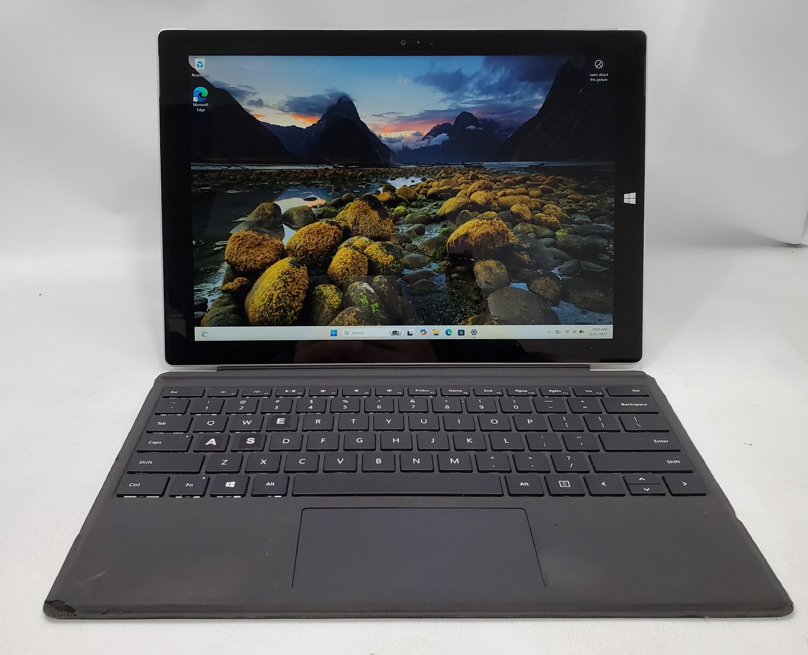 Microsoft Surface Pro 3 1631 Core i5-4300U 4GB RAM 128GB SSD Windows 11 Pro.