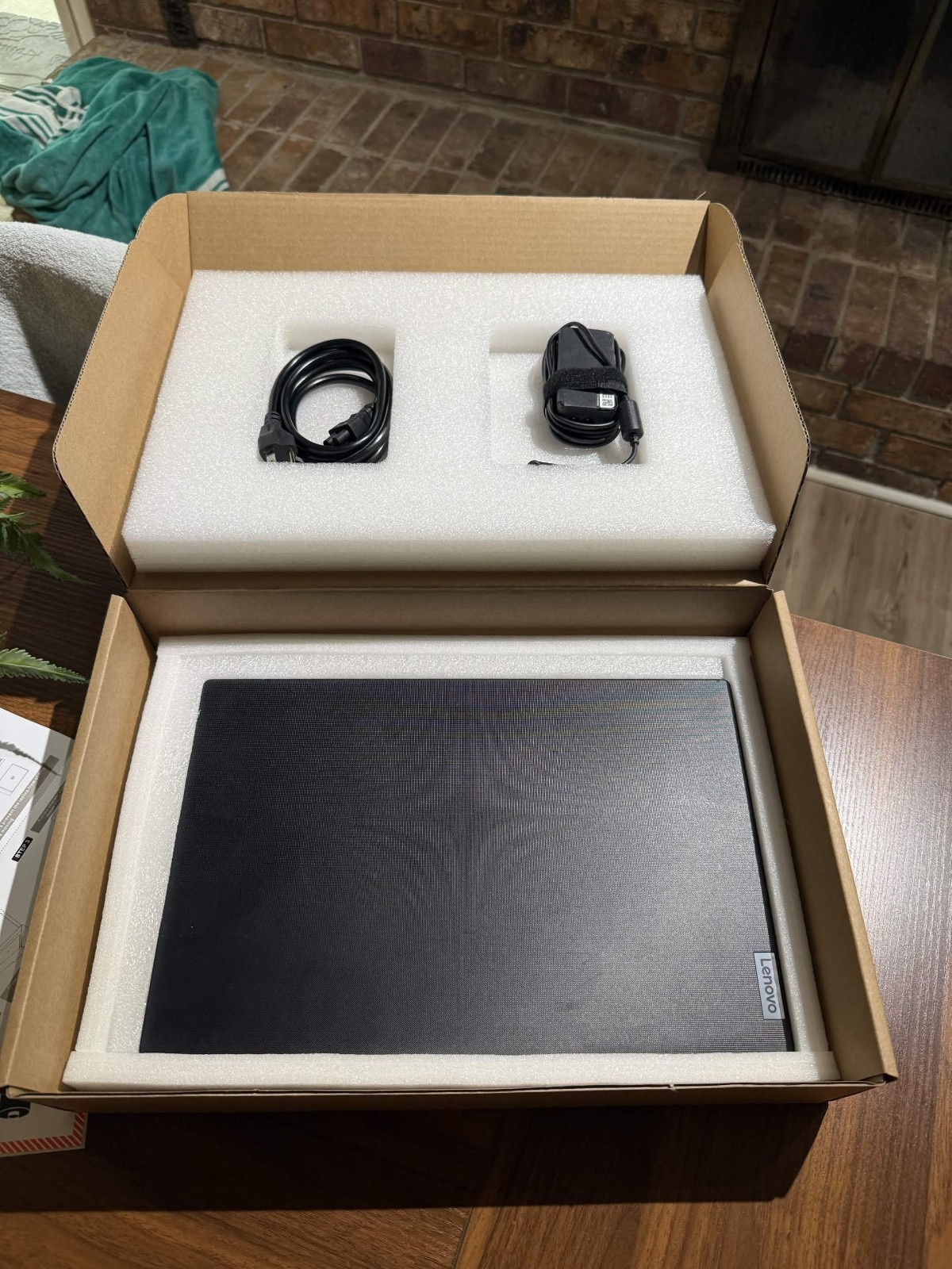 Lenovo V15 15.6″ FHD Intel 16GB RAM 512GB SSD Win11 Laptop Carbon Black