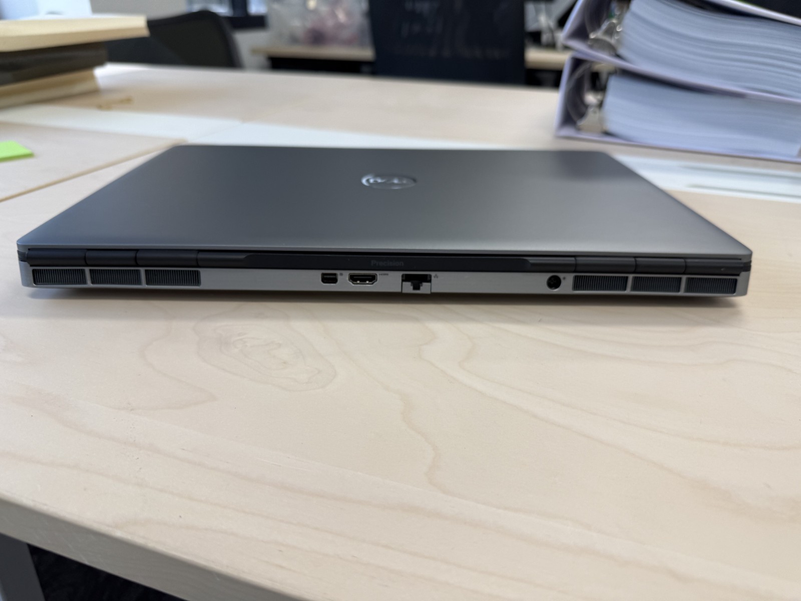 Dell Precision 7750 17.3″ FHD | Xeon W-10855M | 32GB | 1TB NVMe | Quadro RTX 400