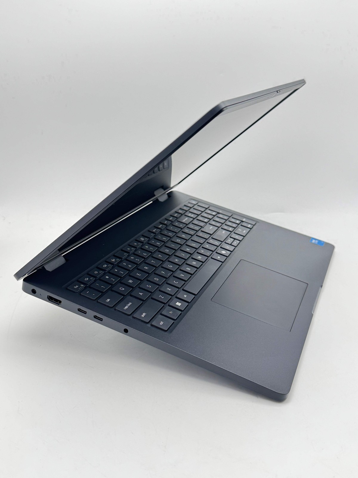 Dell Pro 16 PC16250 16″ Core 3 8GB 256GB SSD Black Used