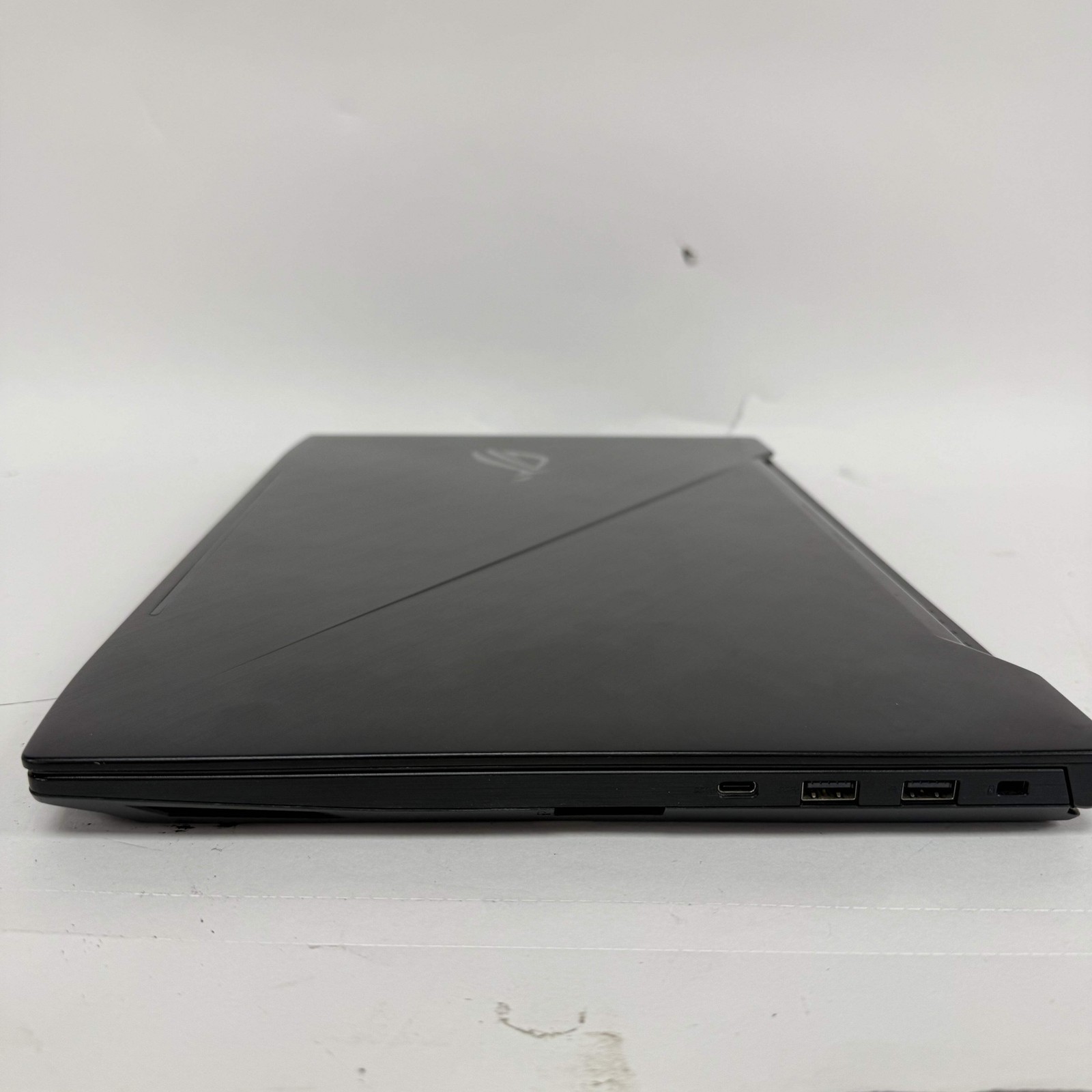 Asus ROG Strix GL503V 15.6″ i7-7700HQ 2.8GHz 16GB RAM 1TB SSD GeForce GTX 1050