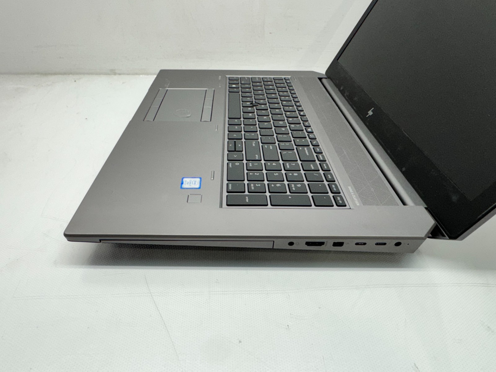 HP ZBook 17 G5 17.3″ FHD i7-8850H@2.6GHz 32GB RAM 512GB P2000 Win11 No/AC