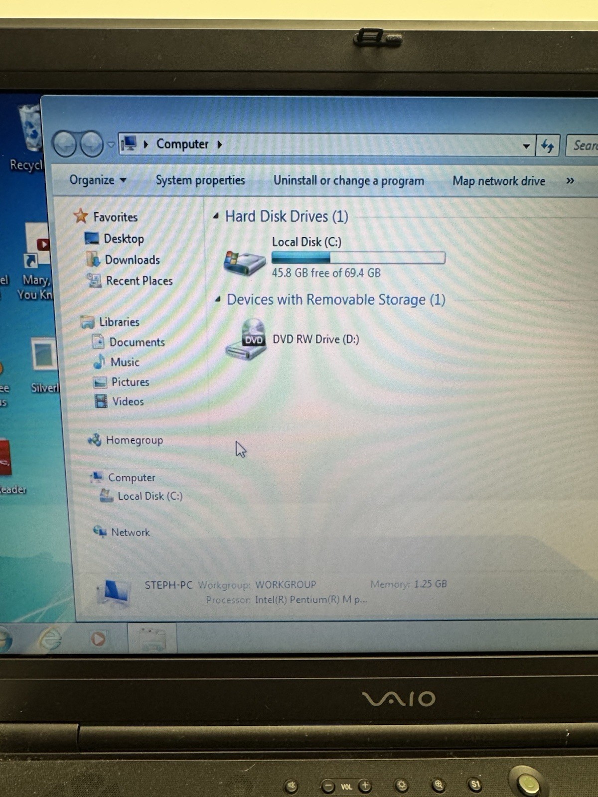 Vintage Sony Vaio PCG-8QEL Pentium Windows 7 DVD 1.25GB RAM 70GB Hard 15″