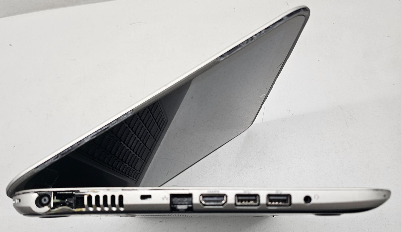 Dell Inspiron 15z – 5523 Laptop Intel Core i5-3337U 2GB Ram 500GB HDD NO OS (FL)