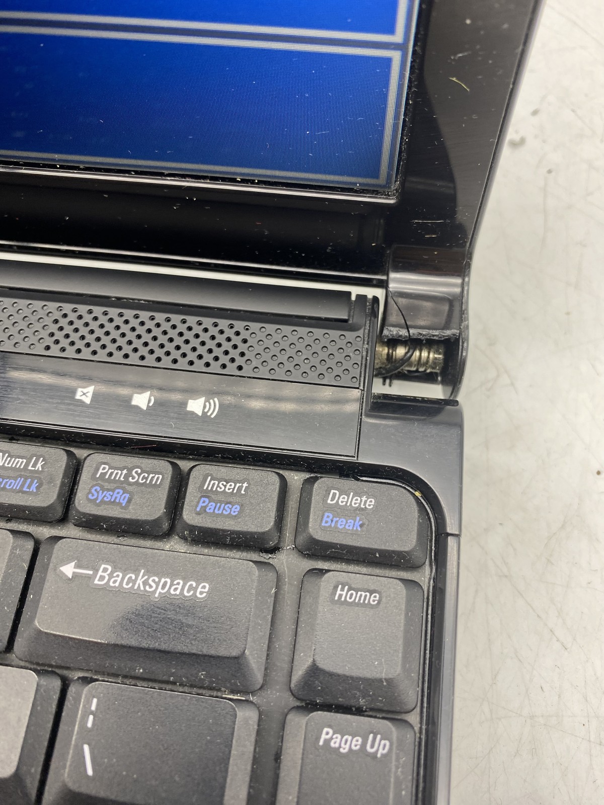 Dell Inspiron 1318 Laptop Intel C2D 06FD 1.86GHz 2GB RAM 160GB HDD No OS