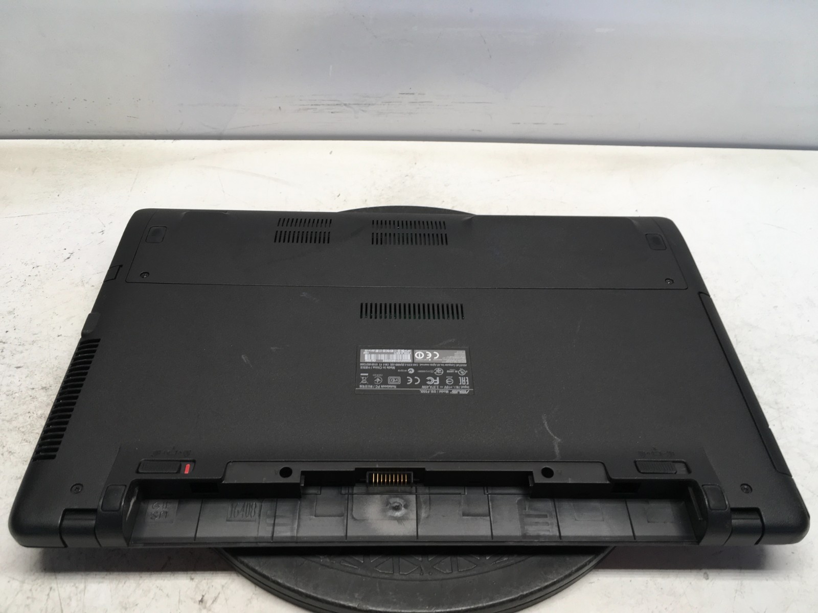 Asus F550L Intel i7-4500U 1.8GHz 8 GB NO HDD/Battery