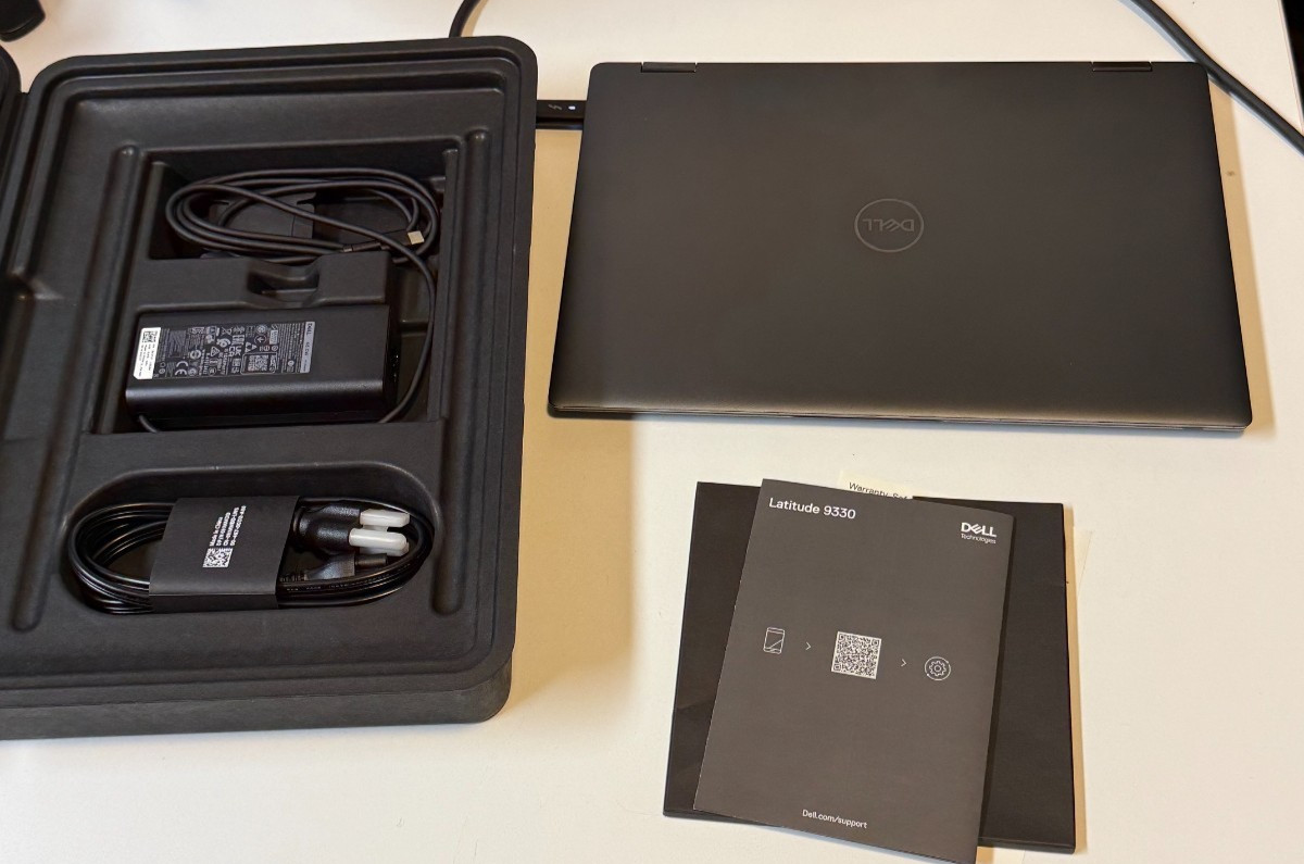 Dell Latitude 9330 13.3″ 2-in-1 Touch i7-12th Gen 32GB RAM 512GB SSD Win 11 Pro
