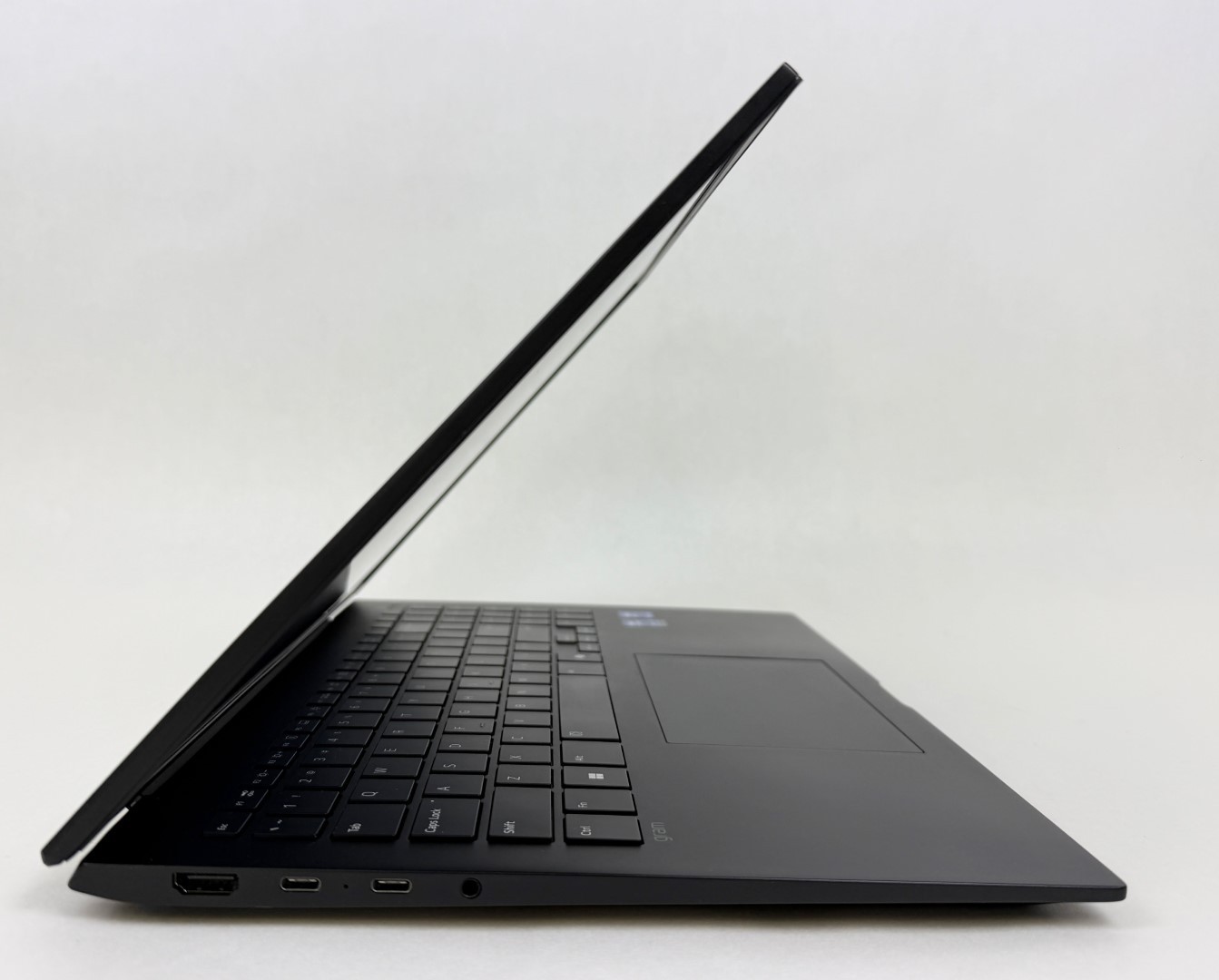 LG Gram 16Z90TL 16″ Touch Ultra 9 288V 32GB 2TB SSD W11H Thin Lightweight Laptop