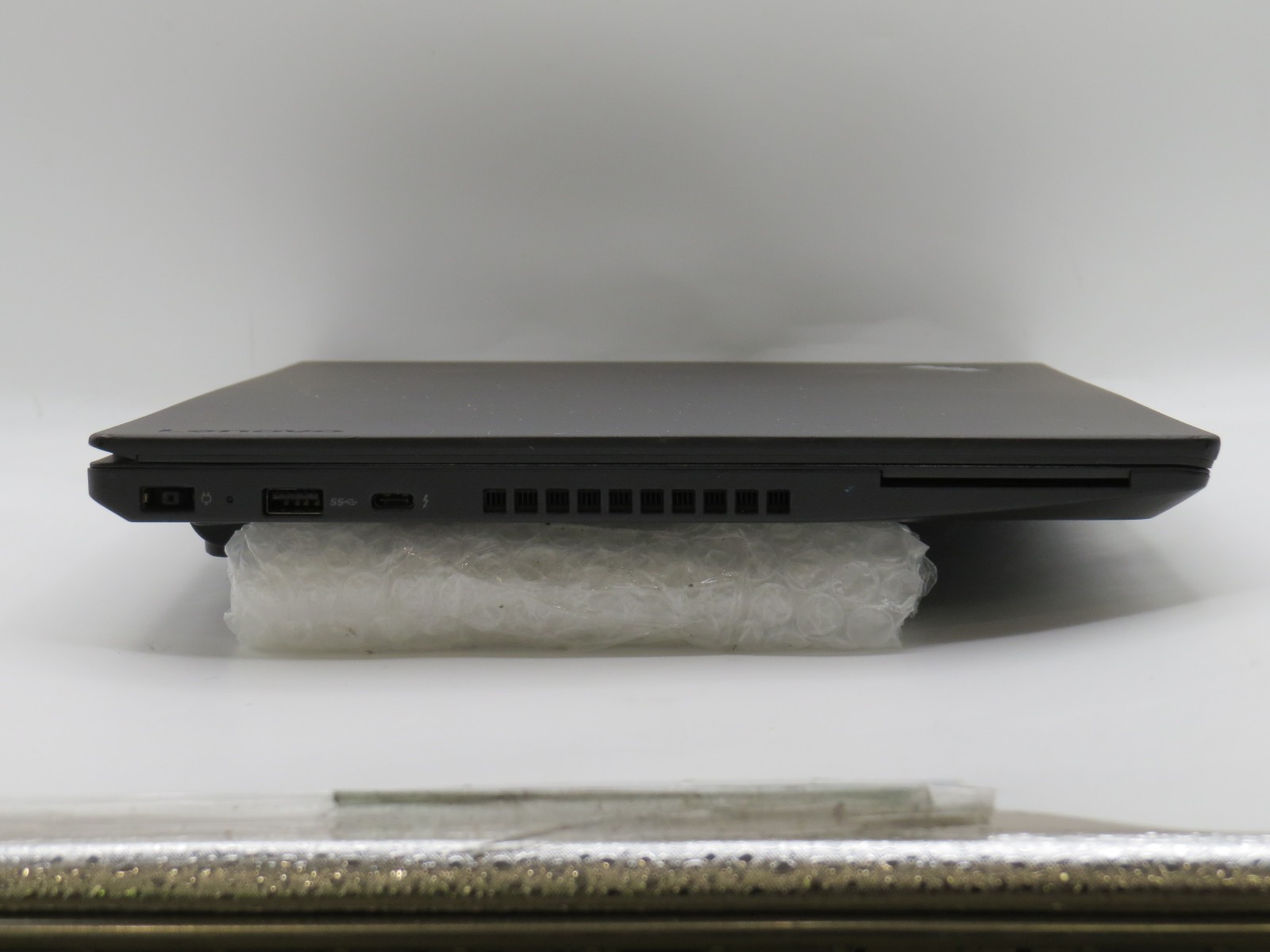 Lenovo ThinkPad T570 i5-7300U @ 2.6Ghz 8GB DDR4 HD 620 15.6″ No OS/AC *REPAIR*