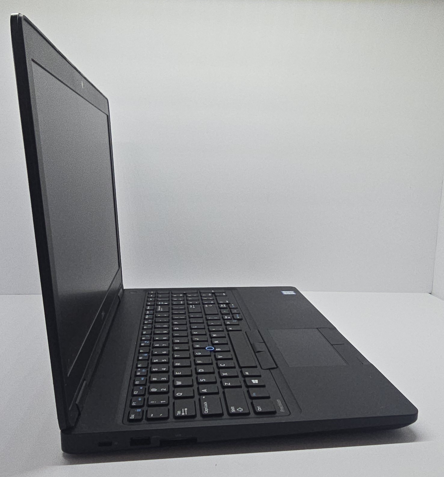 Dell Precision 3520 Laptop 15.6″ i5-7440HQ 8GB 256GB SSD Windows 11 Pro Charger