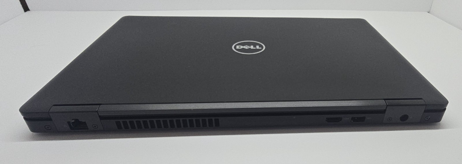Dell Precision 3520 Laptop 15.6″ i5-7440HQ 8GB 256GB SSD Windows 11 Pro Charger