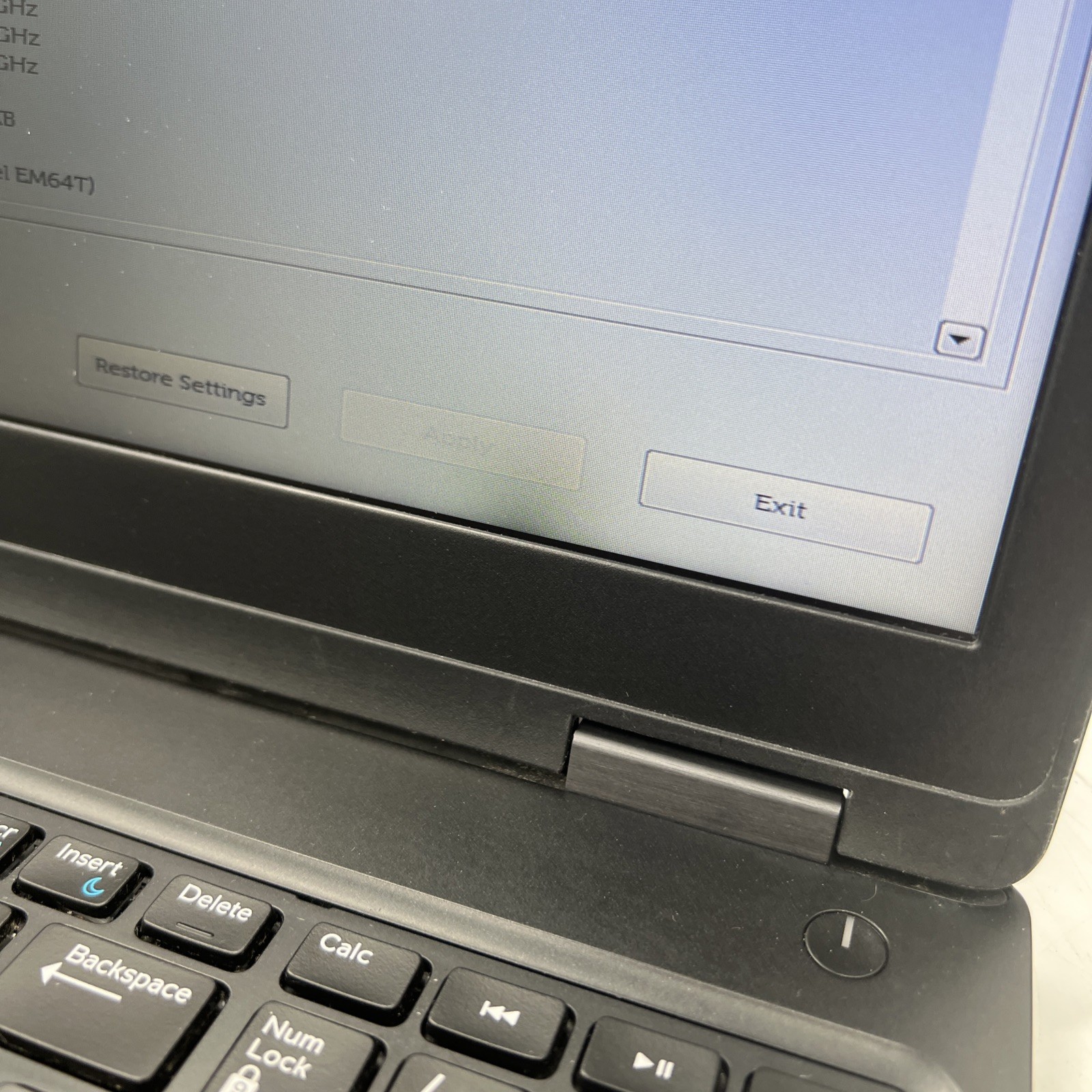Dell Latitude 5590 Intel i3 8130U 2.2GHz 8GB RAM No Drive No OS LCD Blemish