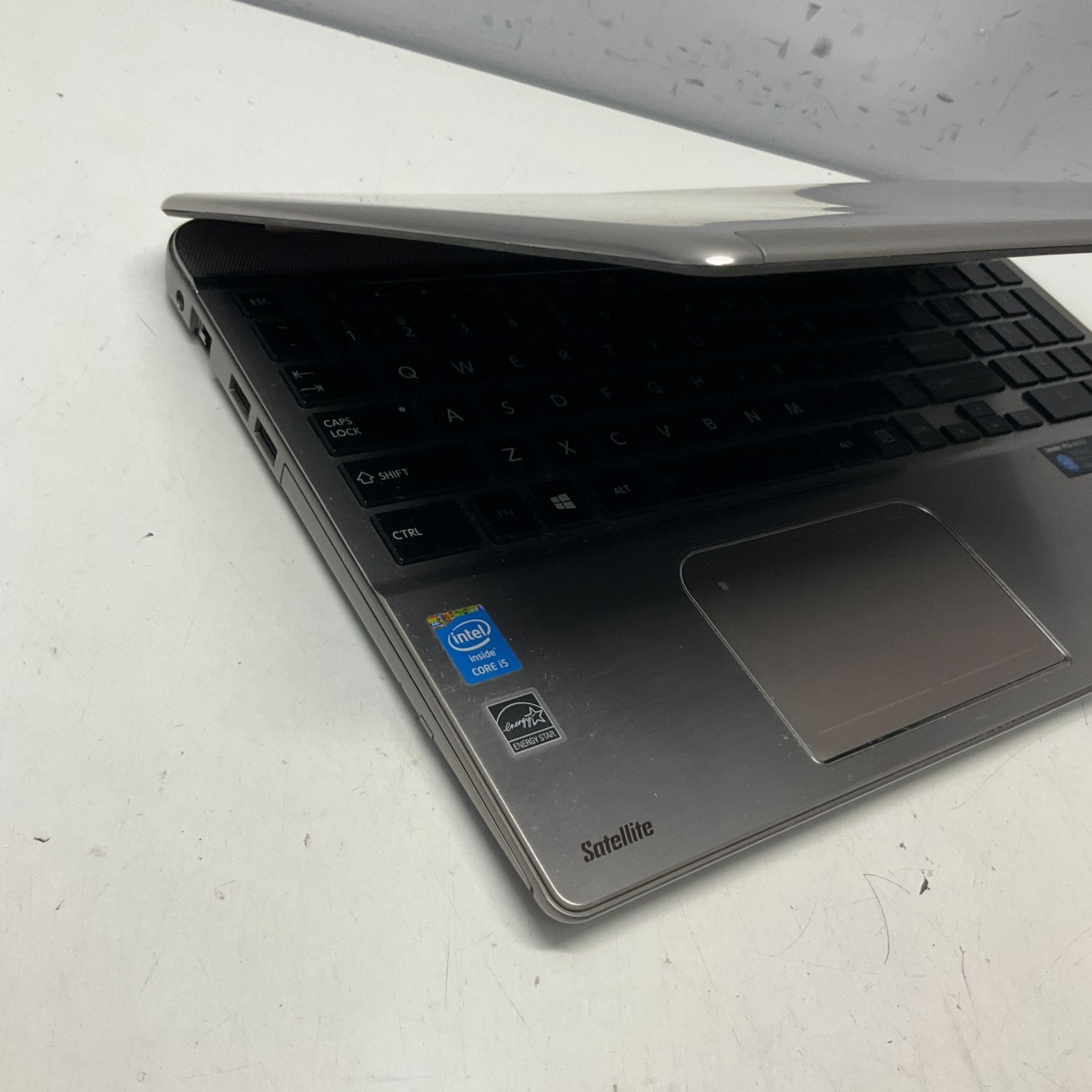 TOSHIBA SATELLITE RADIUS P55W-B5312-FOR PARTS/REPAIR- BROKEN LCD AS IS