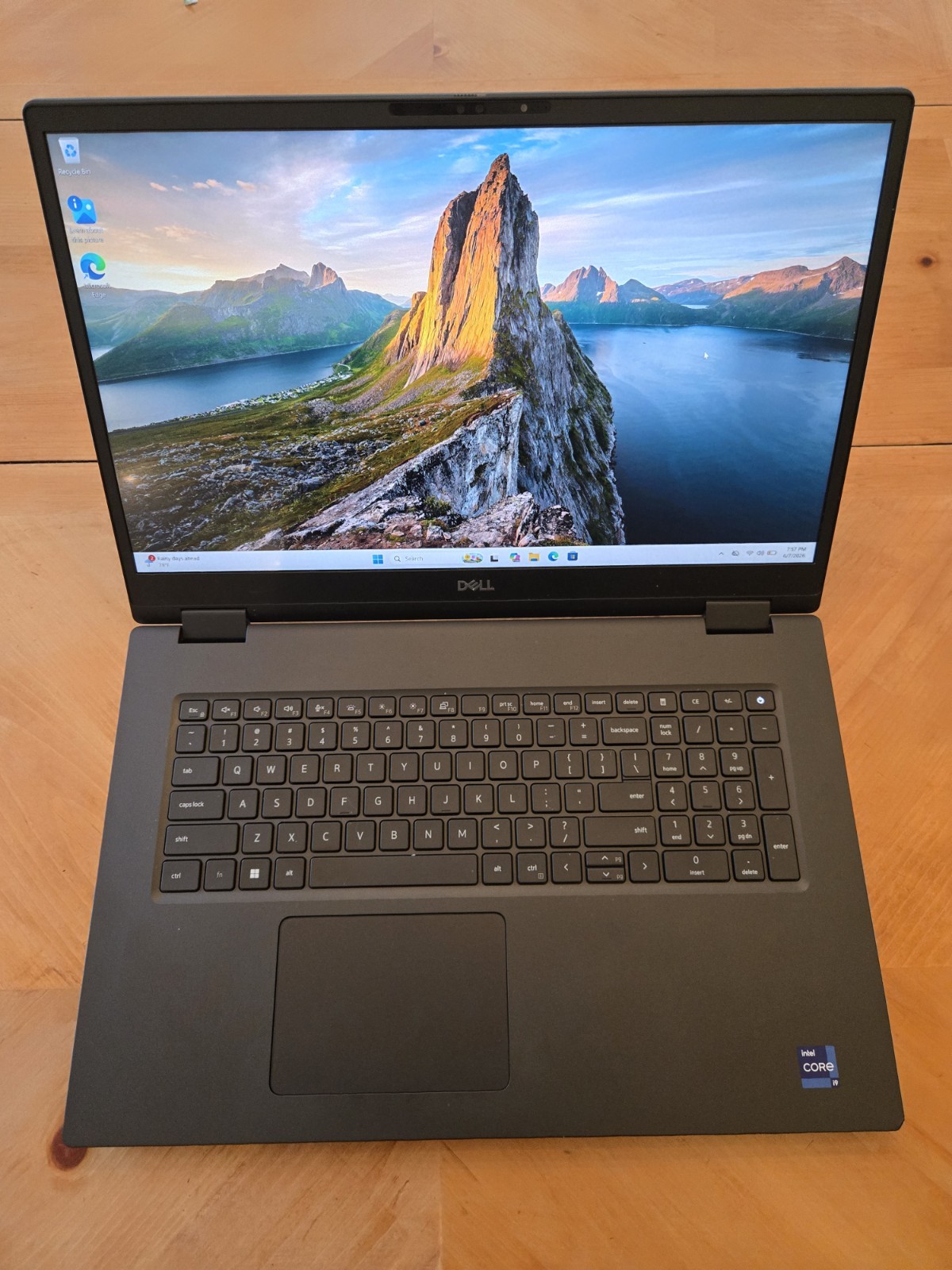2023 Dell Precision 7780 Workstation I9-13950HX, 1TB, 32gb Ram, RTX 1000 ADA GPU