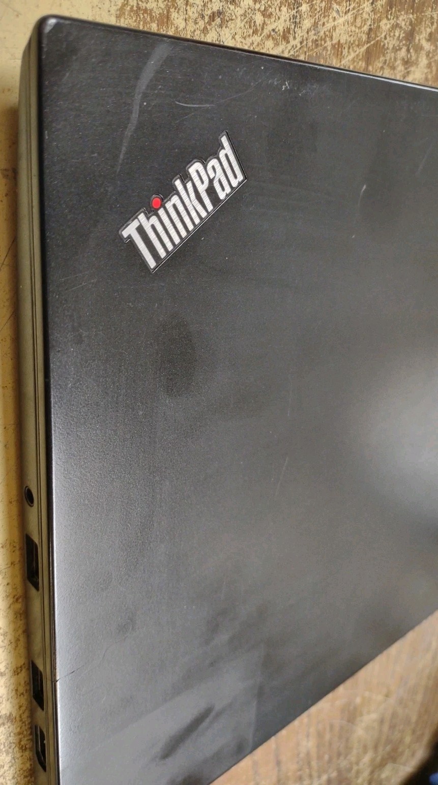 Lenovo ThinkPad X1 Carbon 4th Gen 14″ i7-6600U, 16GB Ram, 256GB SSD.