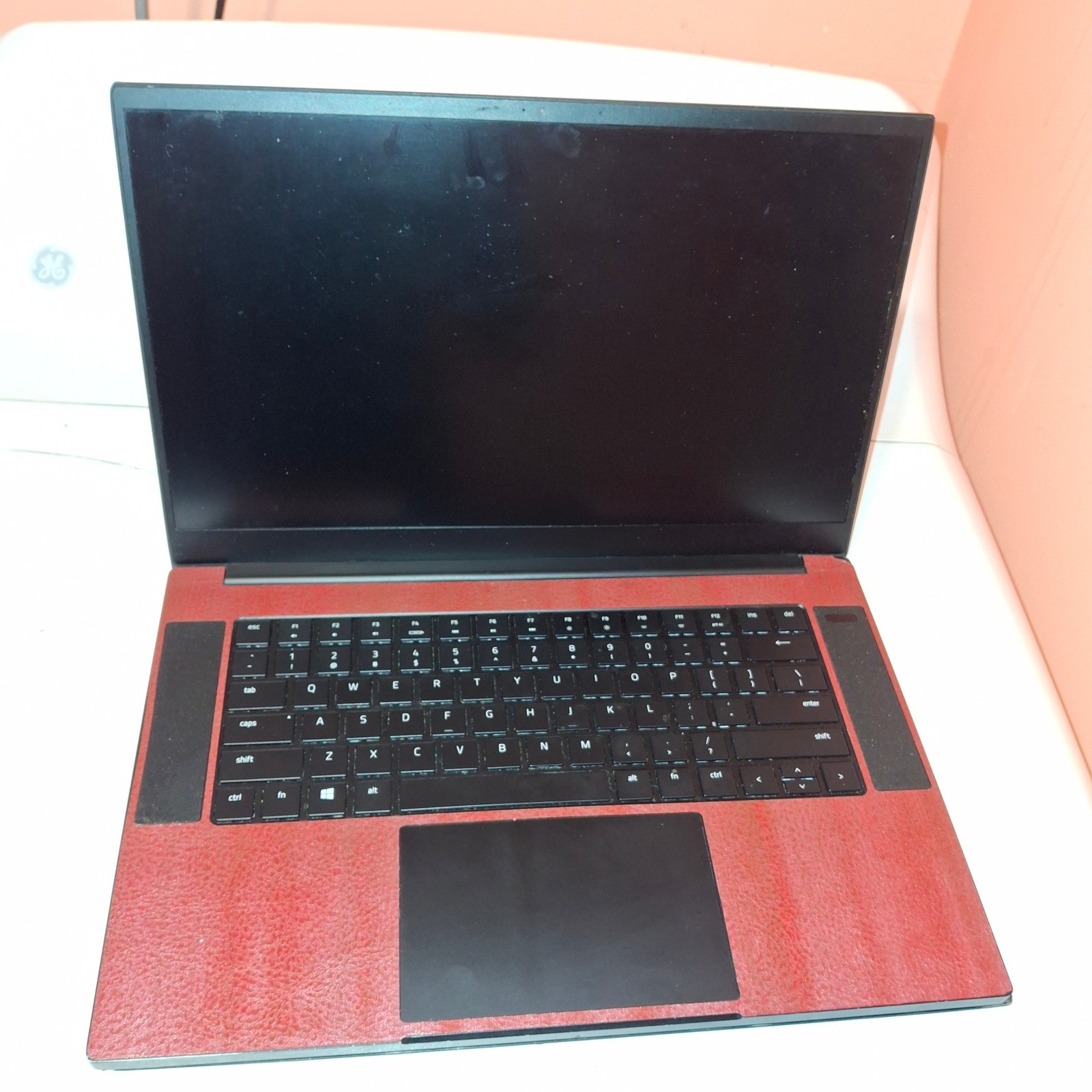Razer Blade 15 Base Gaming Laptop 16GB RAM 512GB SSD RC30-0328 RED FOR PARTS