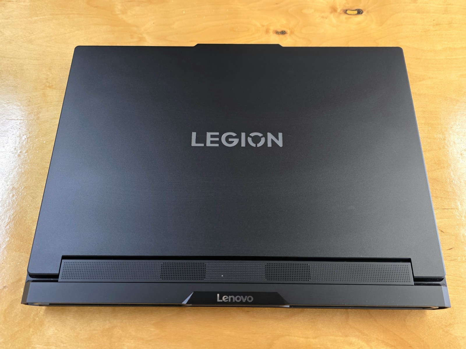 Lenovo Legion Pro 7 16IAX10H 16″ WQXGA 240hz Ultra 9 RTX 5080 32GB 1TB SSD W11H