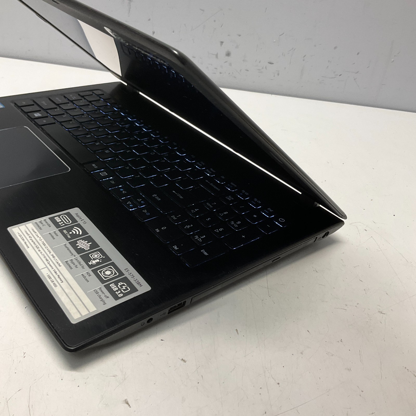 ACER ASPIRE E5-575 | I3-7100U 2.40 GHZ 4GB 250GB SSD Windows 10 Pro READ