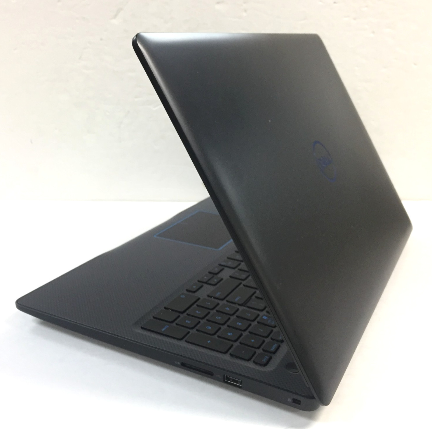 Dell G3 3579 15.6″ Gaming Laptop/i7-8750H/8GB/1TB HDD+256GB SSD/GTX 1050 Ti/W10H