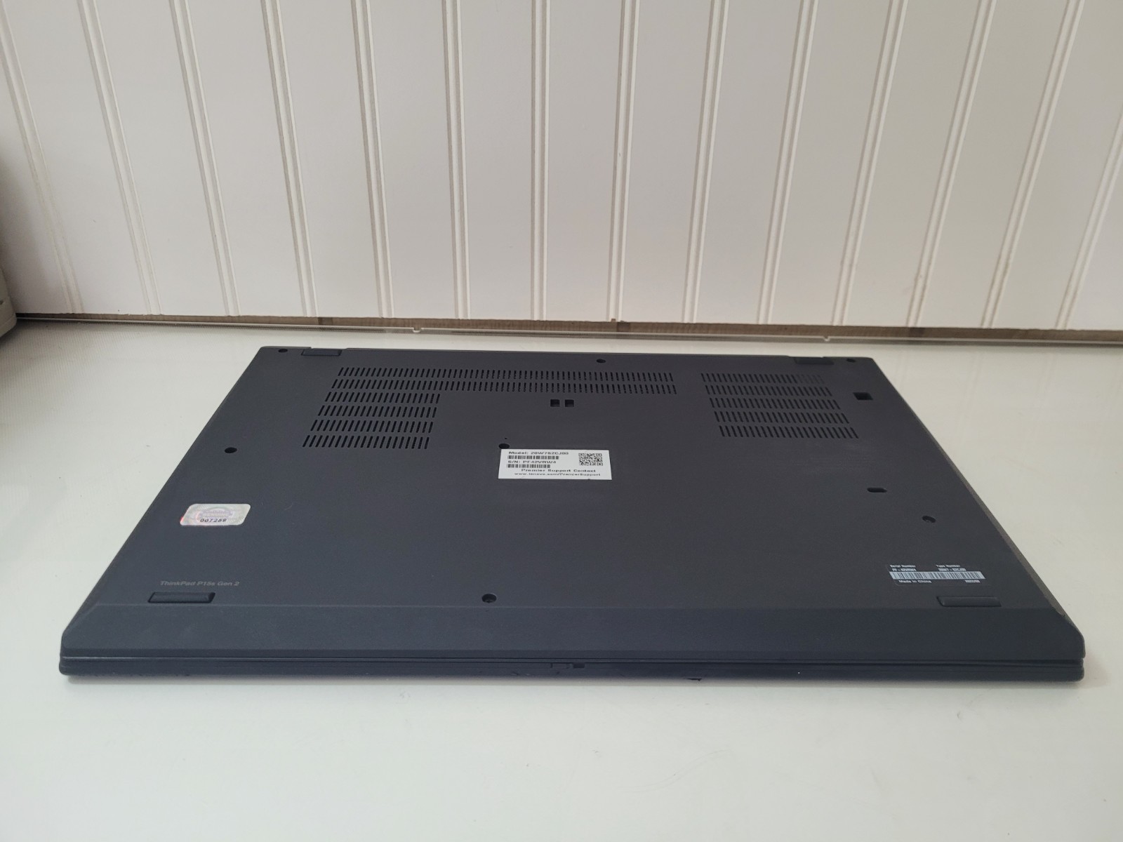 Lenovo ThinkPad P52S Intel Core i7-8550U 1.80Ghz 8GB Ram No SSD 15.6″ Laptop