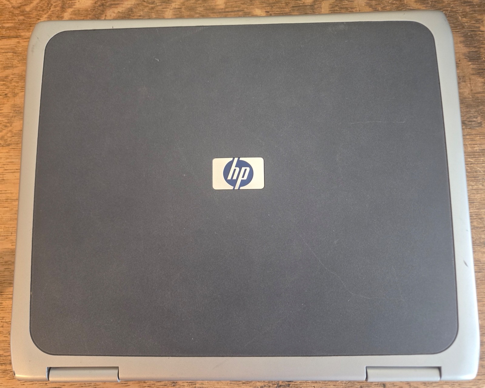 HP Pavilion ZE4910US Laptop Intel Celeron w/AC Adapter *Cracked Screen*