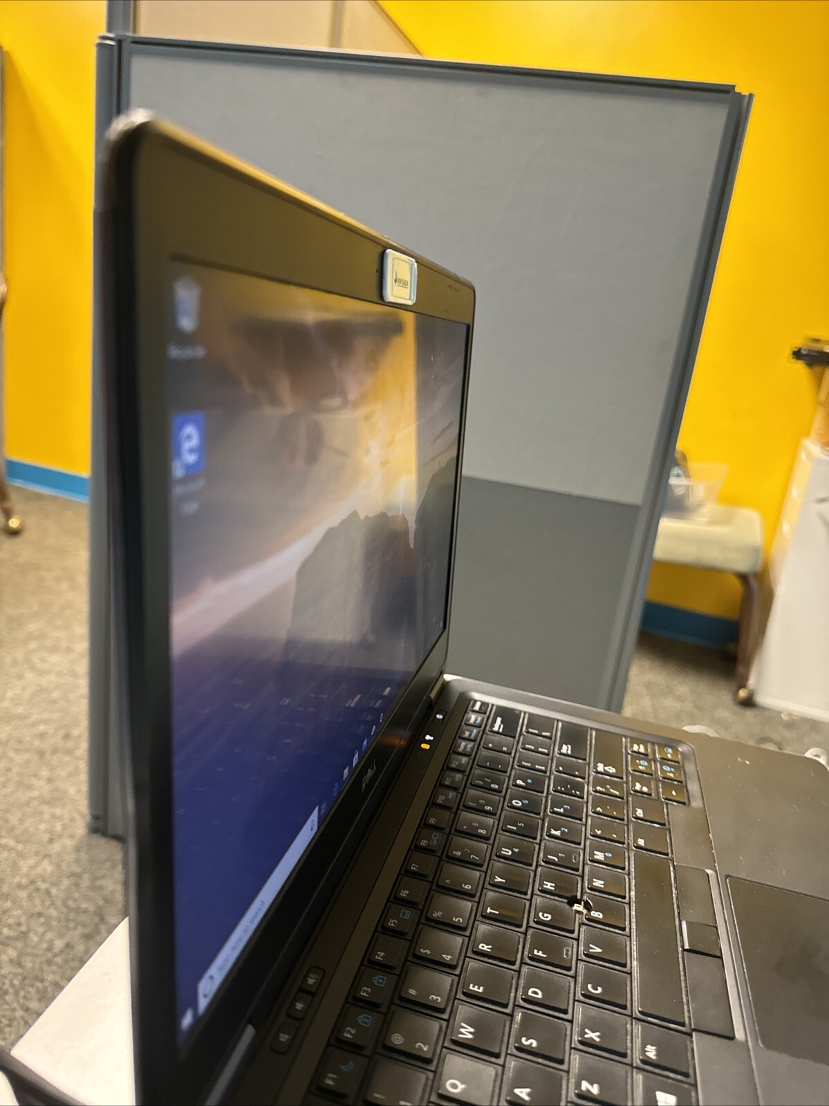 Dell Latitude E7440 14″ Intel Core i5-4310U 2.00 GHz 8 GB 237 GB SSD W10P