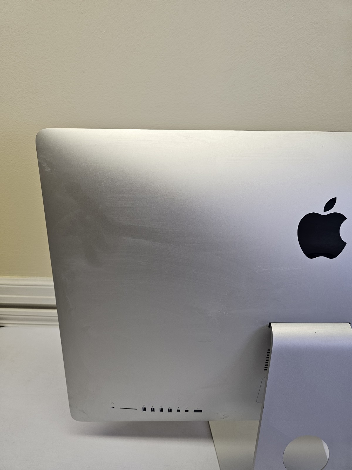 Apple iMac Late 2015 Computer – Intel i5 – 8GB RAM – 500GB SSD – Read Desc.