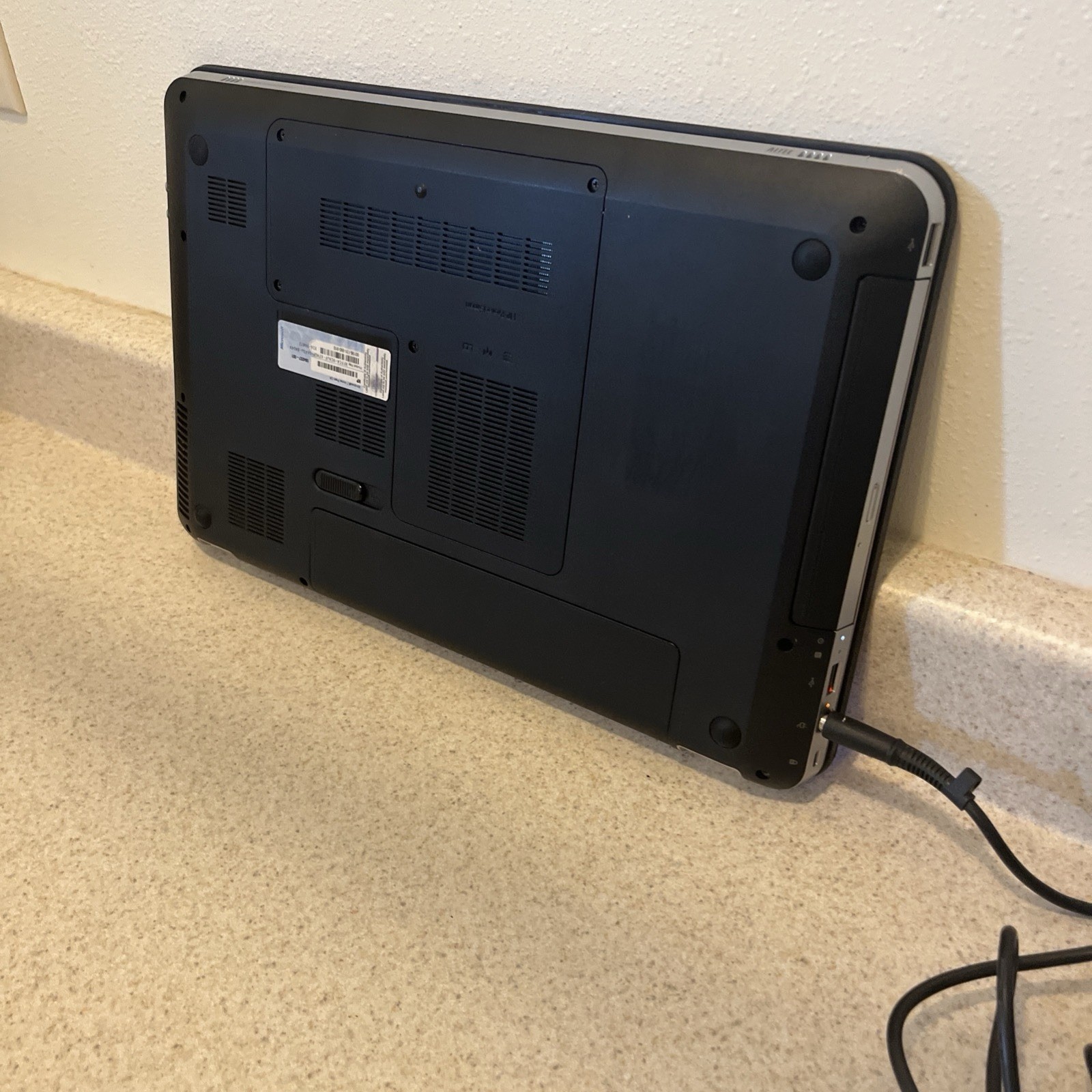 Hewlett-Packard (HP) Pavilion DV6 laptop