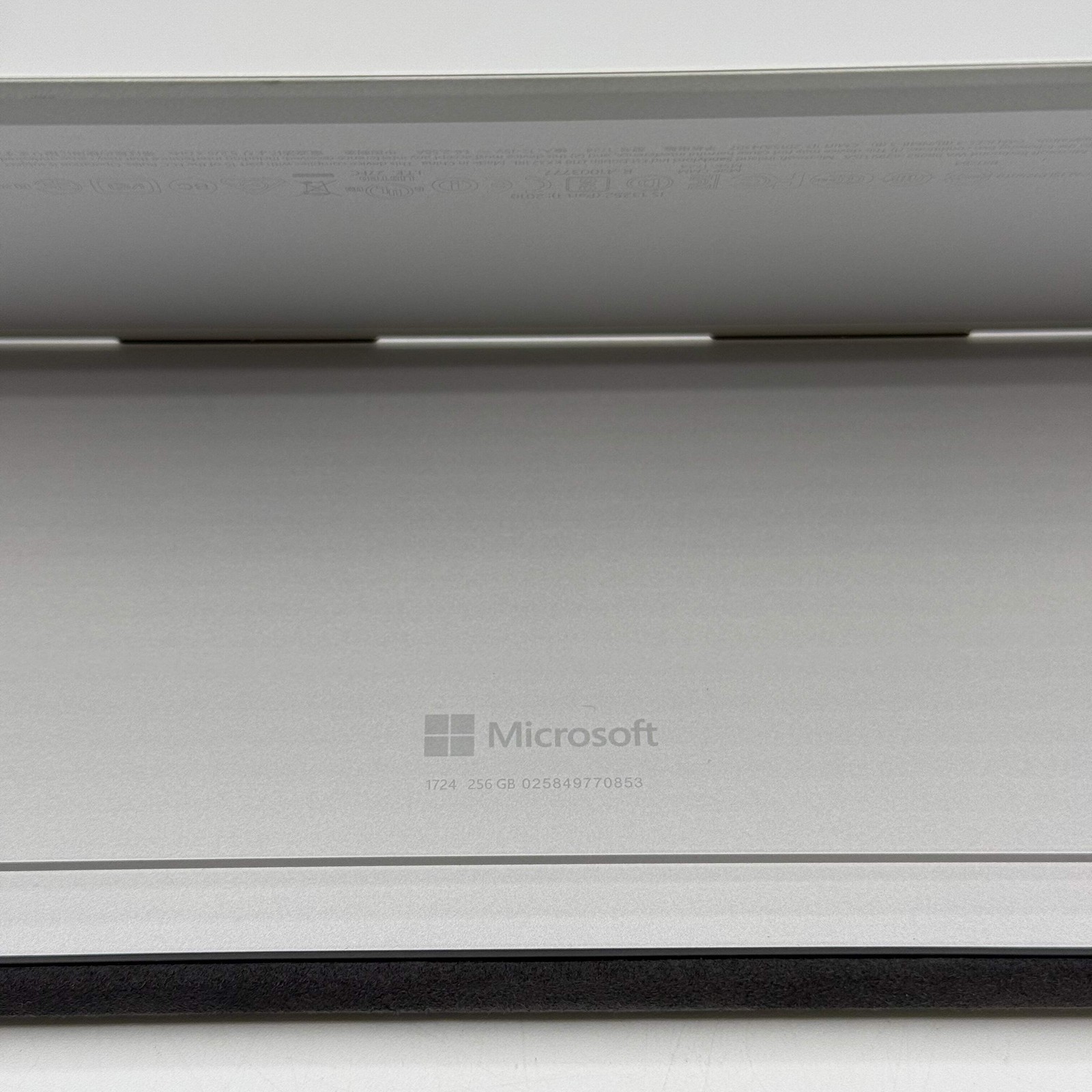 Microsoft Surface Pro 4 1724 12.3″ i5 2.5GHz 8GB RAM 256GB SSD