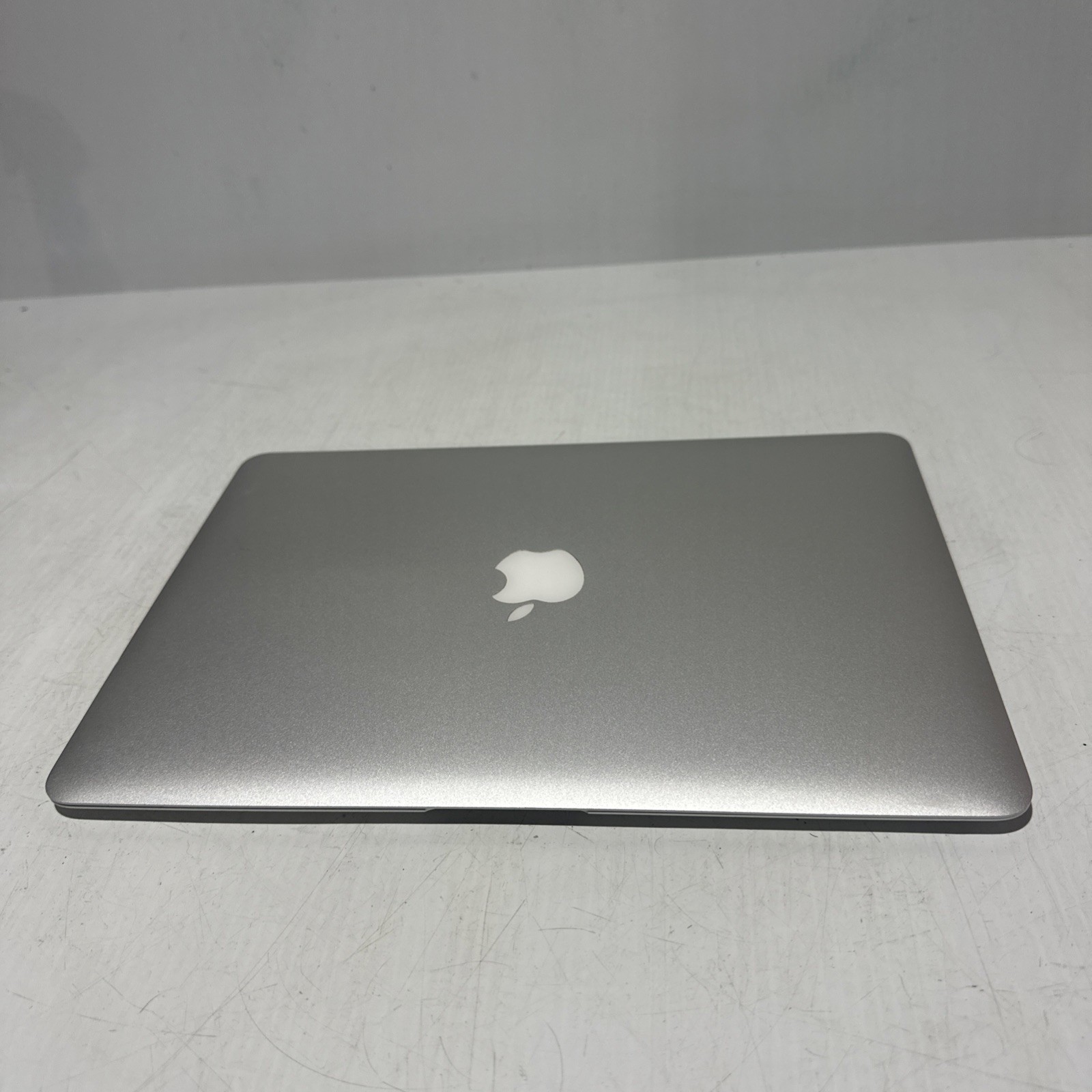 Apple Macbook Air 13″ 2013 Laptop i5-4250u 8gb Ram 251gb SSD High Sierra OS
