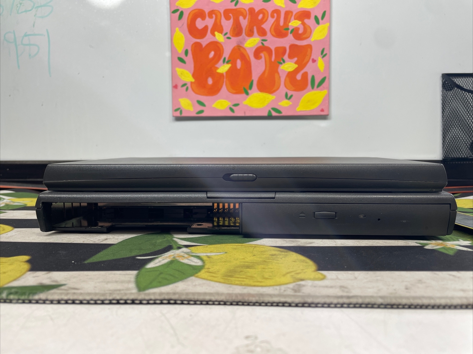 VINTAGE RARE APPLE MACINTOSH POWERBOOK 1400 SERIES FOR PARTS