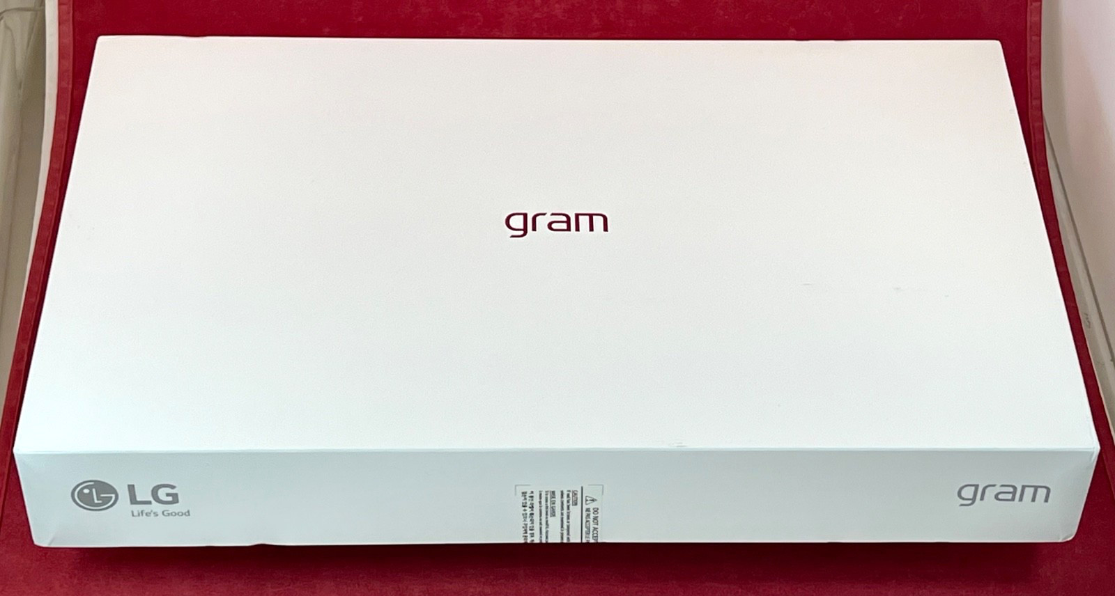 LG GRAM 14ZT90P 14″ THIN CLIENT NOTEBOOK WUXGA 256GB / 8GB, INTEL i3 11th-1115G4