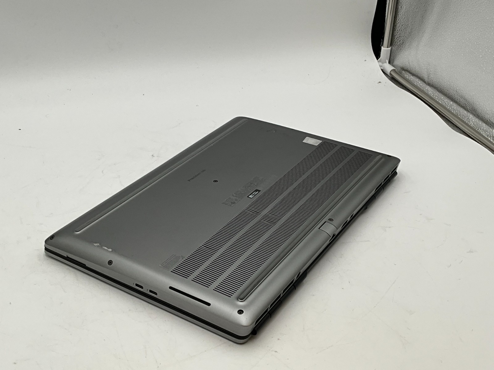 DELL Precision 7560 i7-11850H 2.50g 32GB 1tb T1200 15.6″ WIN11 Laptop 8T0F2J3