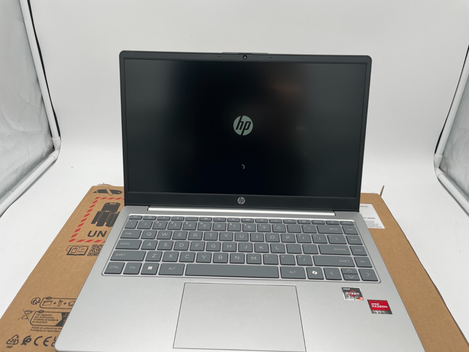 HP 14″ AMD Ryzen 3-7320U LPDDR5 4GB Radeon 256GB Windows 11 Home Silver – NOB