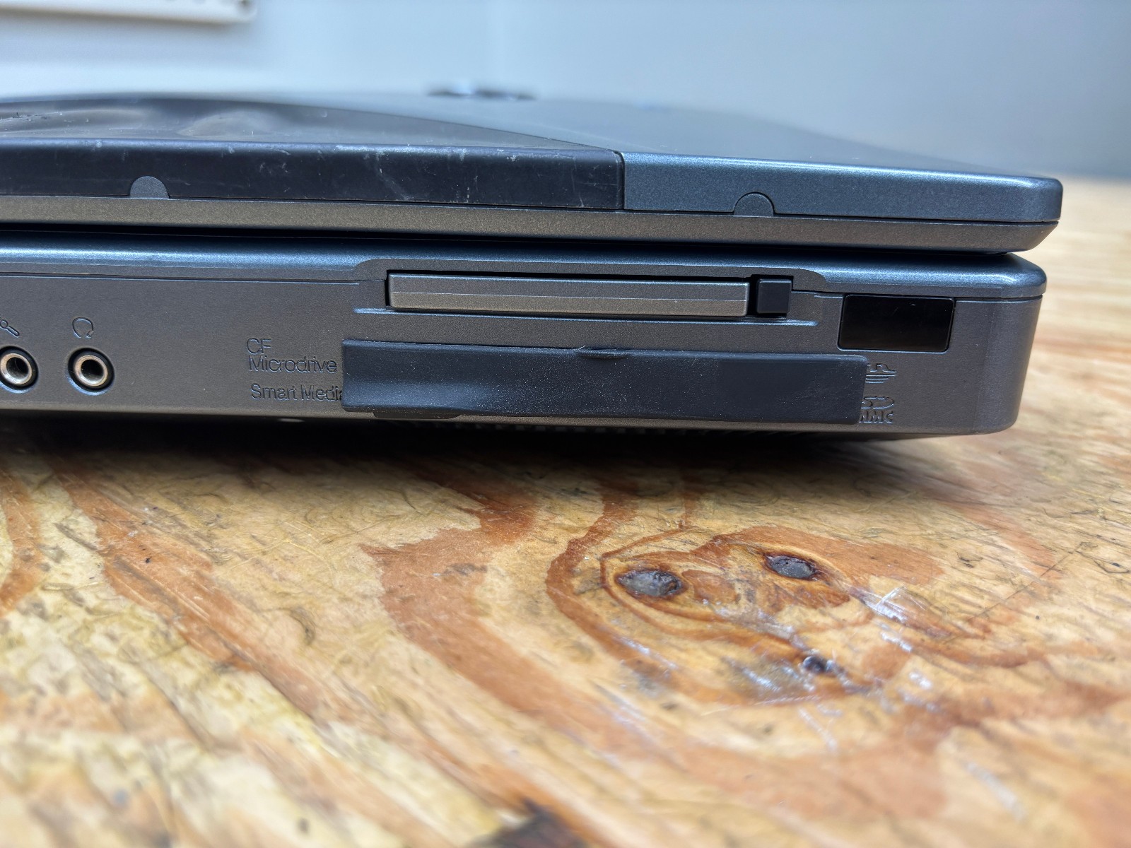 Alienware Area-51 m7700 Clevo D900T 17″ P4 3.4GHz Powers On No Display AS-IS