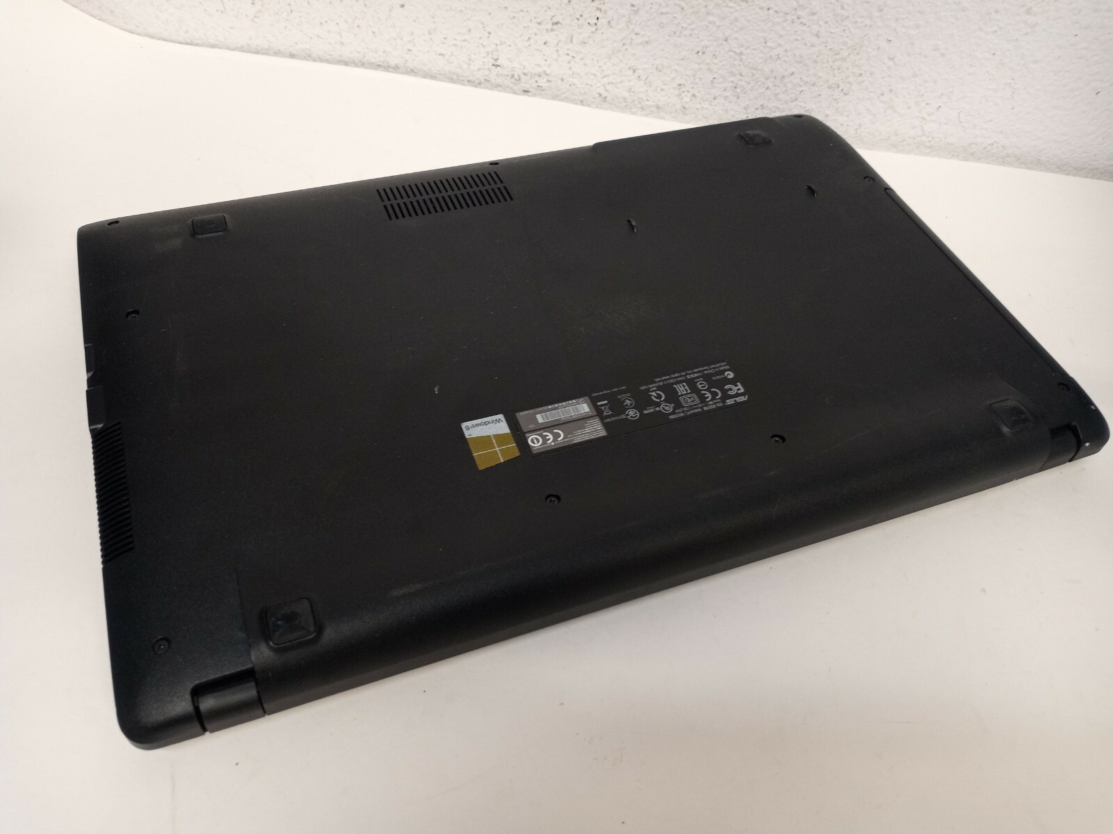 ASUS NOTEBOOK X551M. Intel Celeron N2815 @ 1.86GHz 4GB RAM 500GB HDD DVD Win10