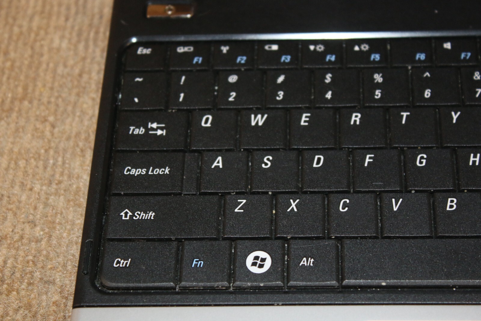 Dell Inspiron 11z PO3T Celeron 1.3ghz 2gb Ram Win 7 Home Premium WORKS!