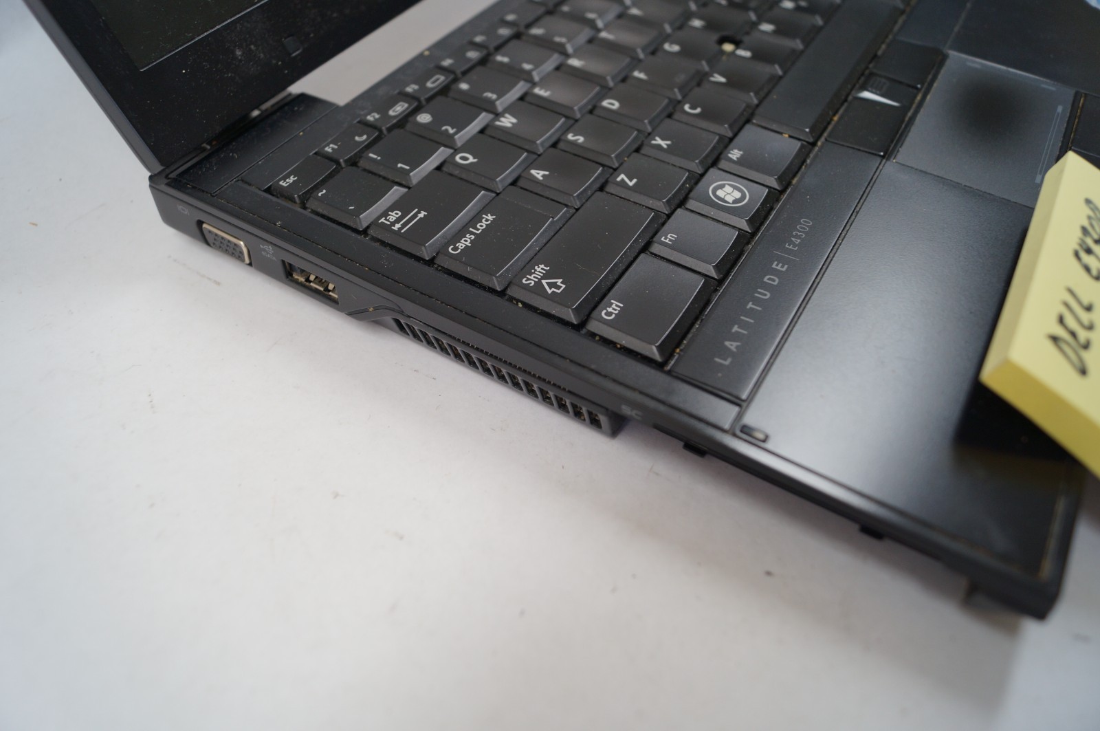 LOT (2) Dell E4300 & E4310 Latitude Laptops Will Not Power On READ PoR B142