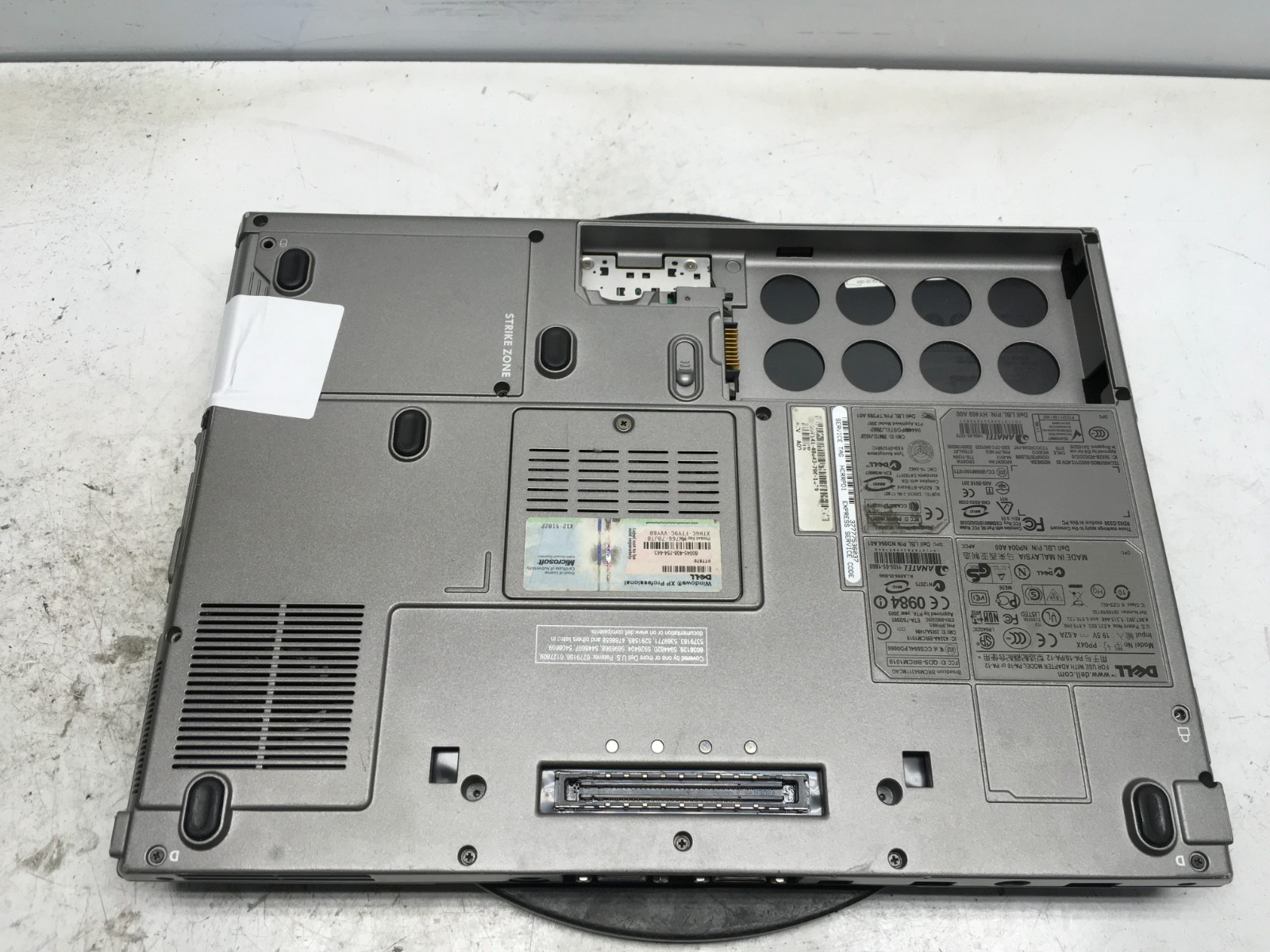 Dell Latitude D830 Intel Core 2 Duo 06FA 2GHz 2 GB 500 GB WIN XP