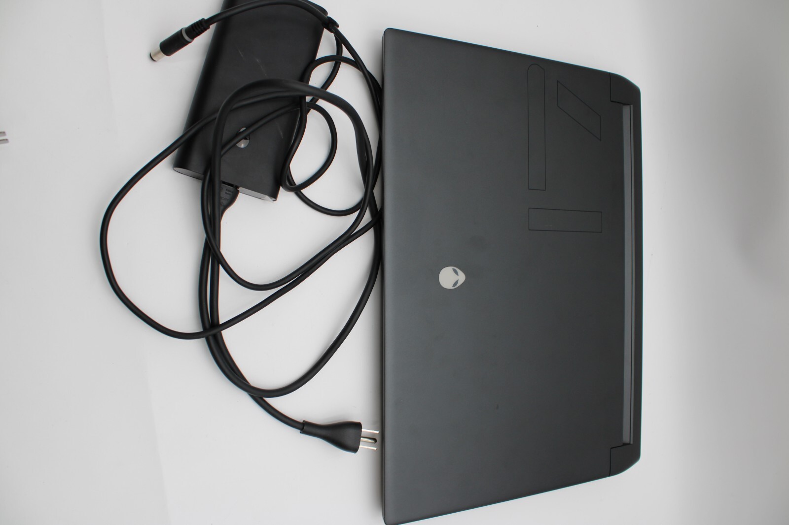 Alienware M17 R5 Gaming Laptop, 1TB SSD, Ryzen 9 6900HX, 32gb RAM, RTX 2080 GPU