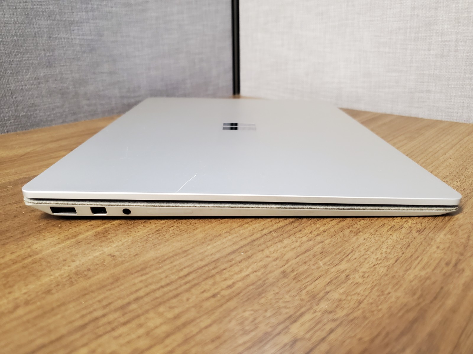 Microsoft Surface Laptop 2 | i5-8350U | 8GB RAM | 128GB SSD | Win11 Pro | Silver