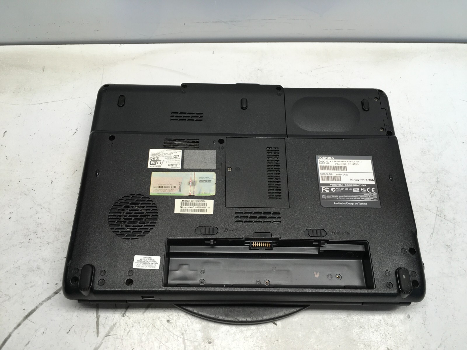 Toshiba Satellite L305-S5955 Intel Celeron 900 2 GB NO HDD/Batt Dim Screen