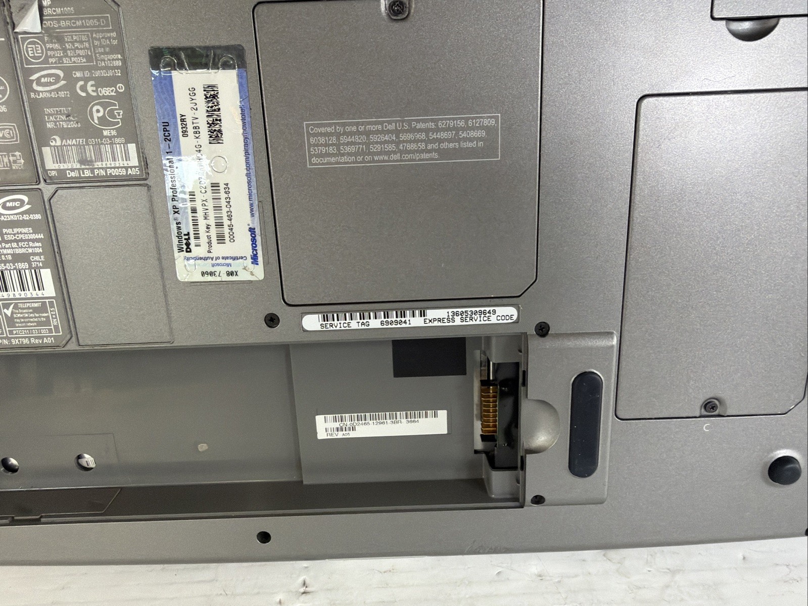 DELL INSPIRON 8600 Boot Pentium M 1 GB Geforce FX 5200 NO HDD/OS/ Batt – READ